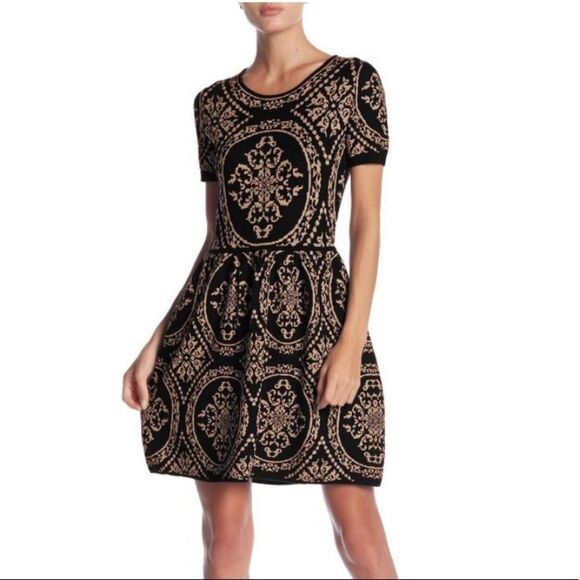 Romeo + Juliet Couture Knit Mini Dress Gold & Black Empire Waist Mini - Picture 1 of 15